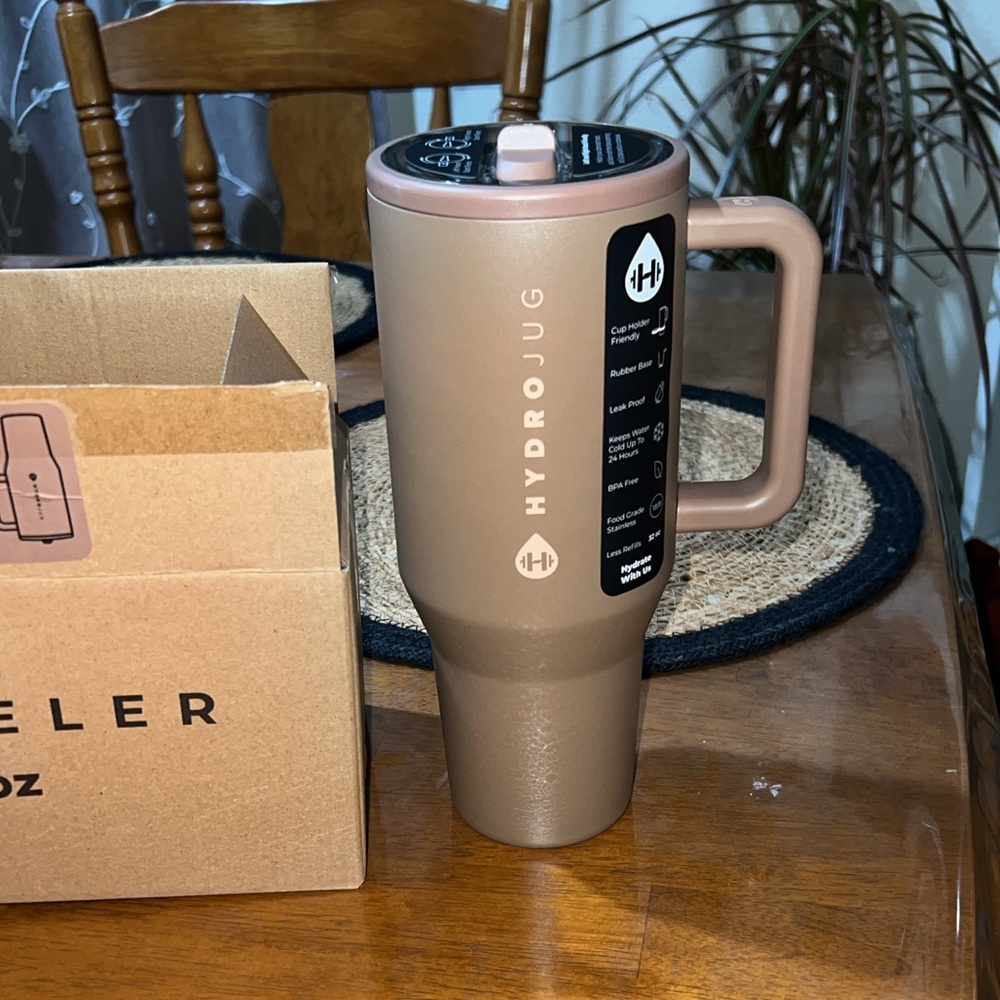 NWT! HydroJug 32oz Traveler - Mocha 🤎